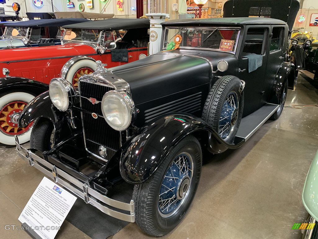 1930 Stutz MA Weymann 'Versailles' Sedan wrapped in synthetic leather.