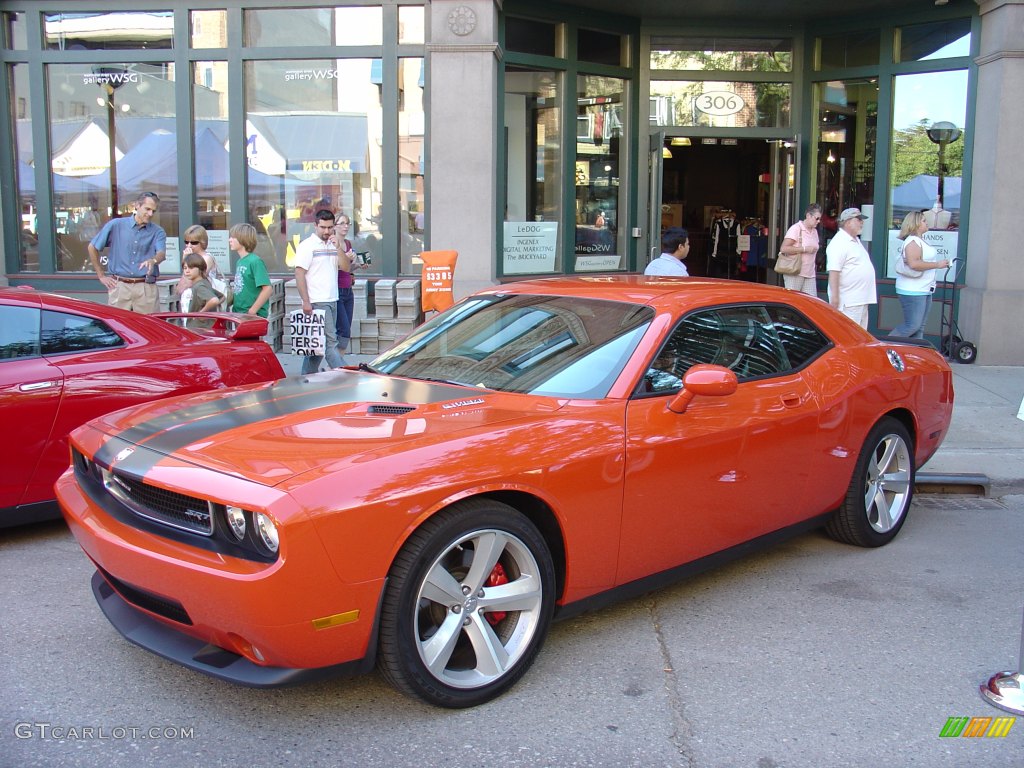 Dodge Challenger SRT-8