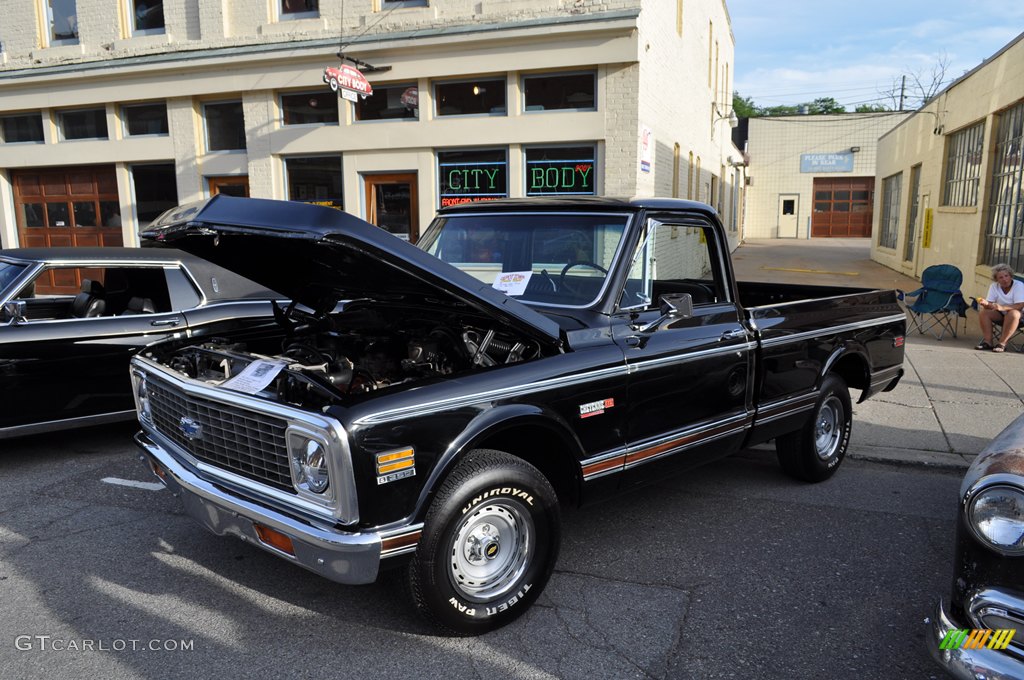 Chevrolet C10 Cheyenne Shortbed Pickup