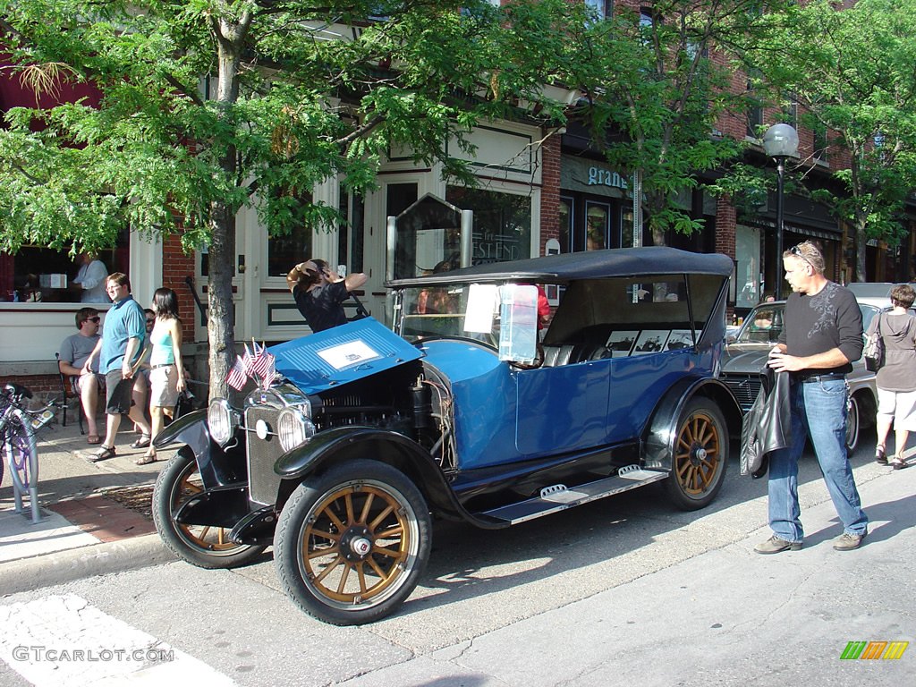 1920 Liberty 10 B Touring Car