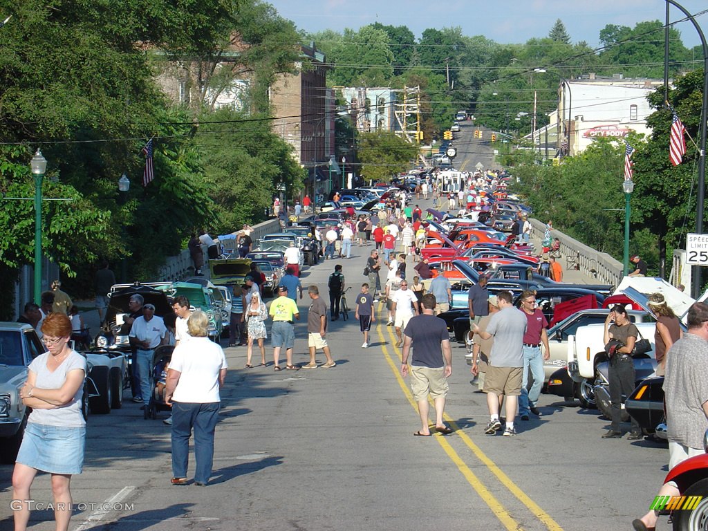 Ypsilanti's E. Cross Street and the Depot Town Cruise Nights
