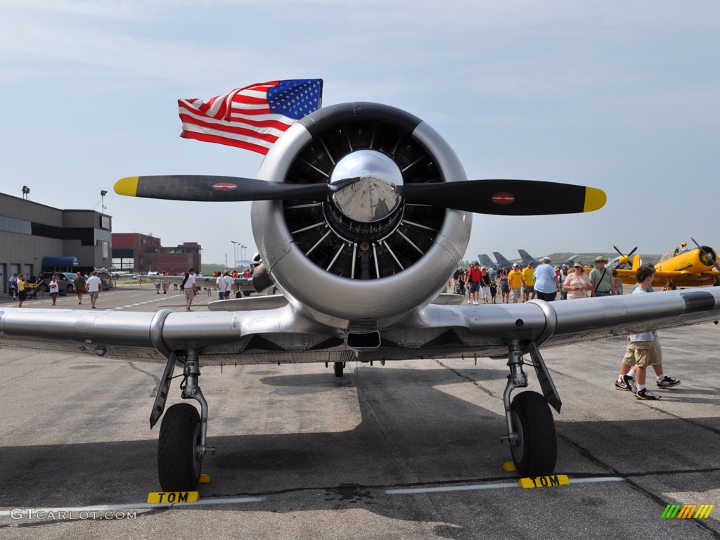 North American Aviation T-6 Texan " SCREAM 'N REBEL "