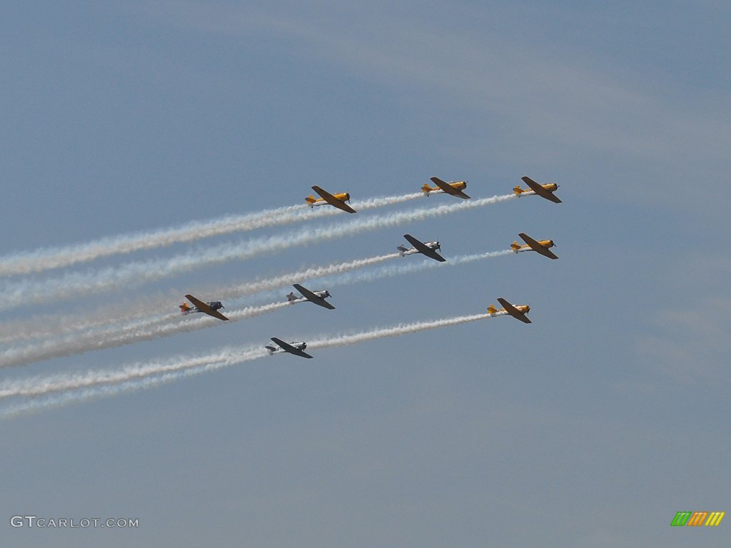 The “Screamin’ Rebels” T-6 Formation Aerobatic Team. 