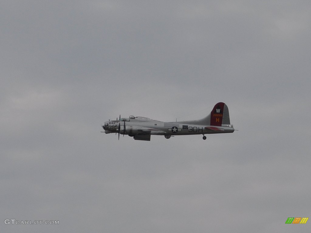 Boeing B17-Flying Fortress “ Aluminum Overcast ”