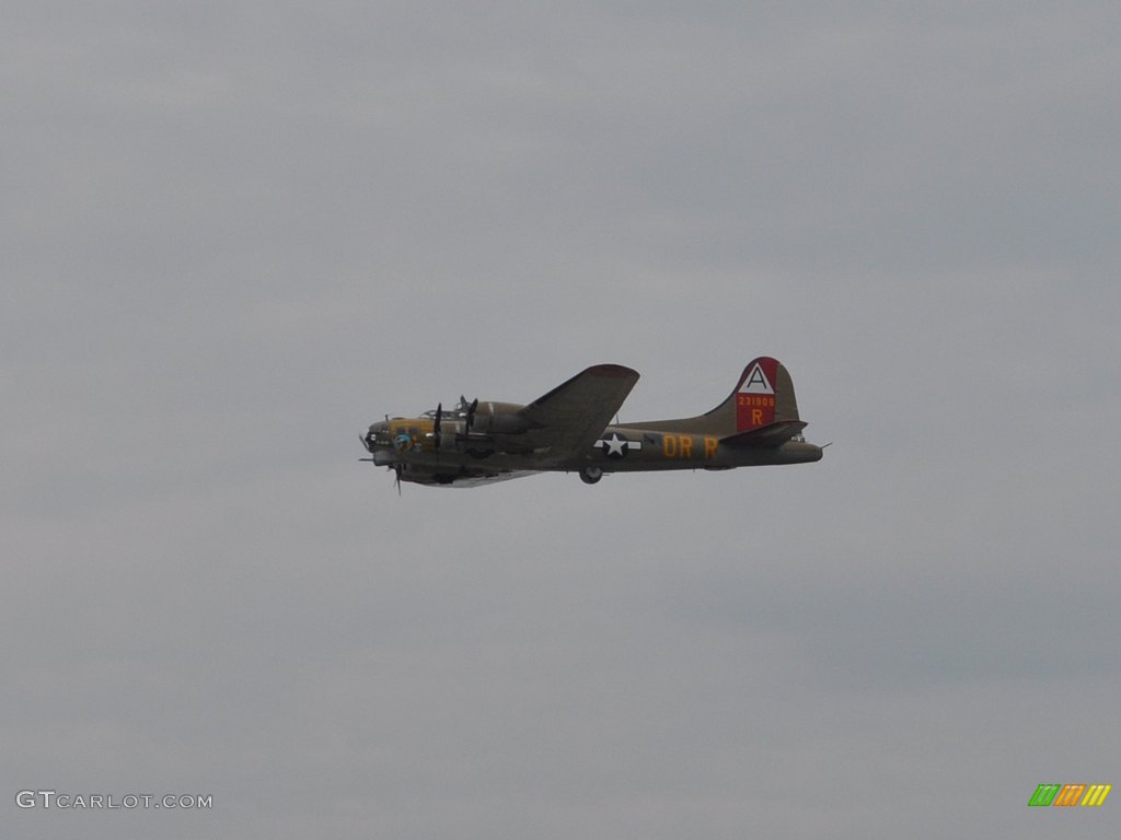 Boeing B17-Flying Fortress “ Nine O Nine ”