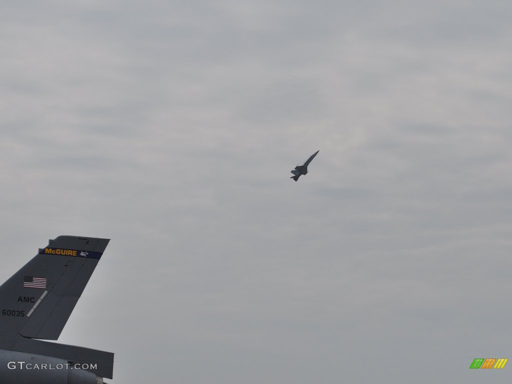 Boeing F/A-18F Super Hornet in the air.
