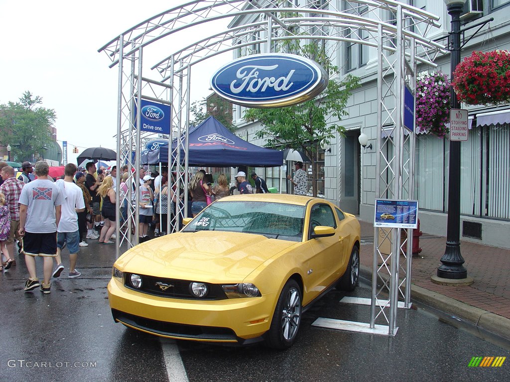 2011 Ford Mustang 5.0 GT in Yellow Blaze Tri Coat Metallic