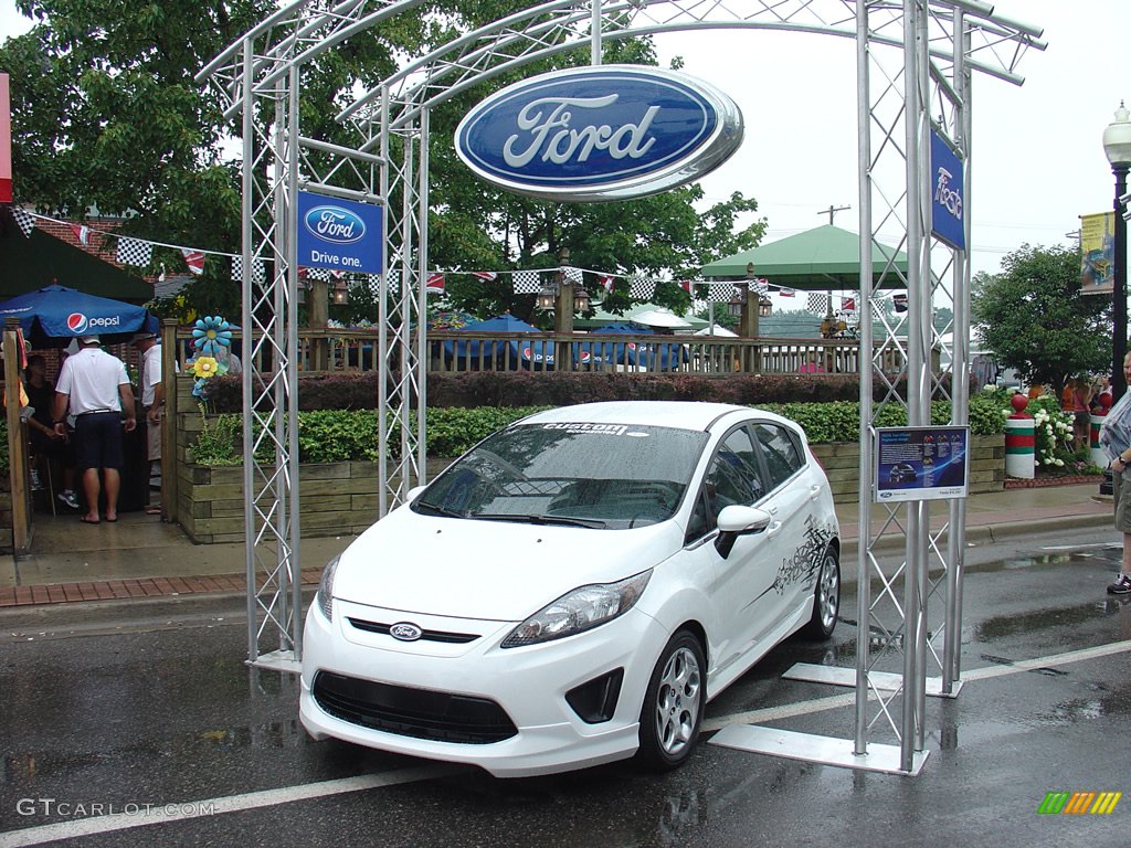 2011 Ford Fiesta Ses Hatchback In Oxford White