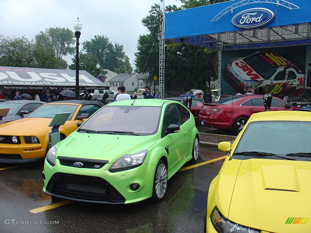 The Ford Focus RS - Bet they would sell a lot of those over here.