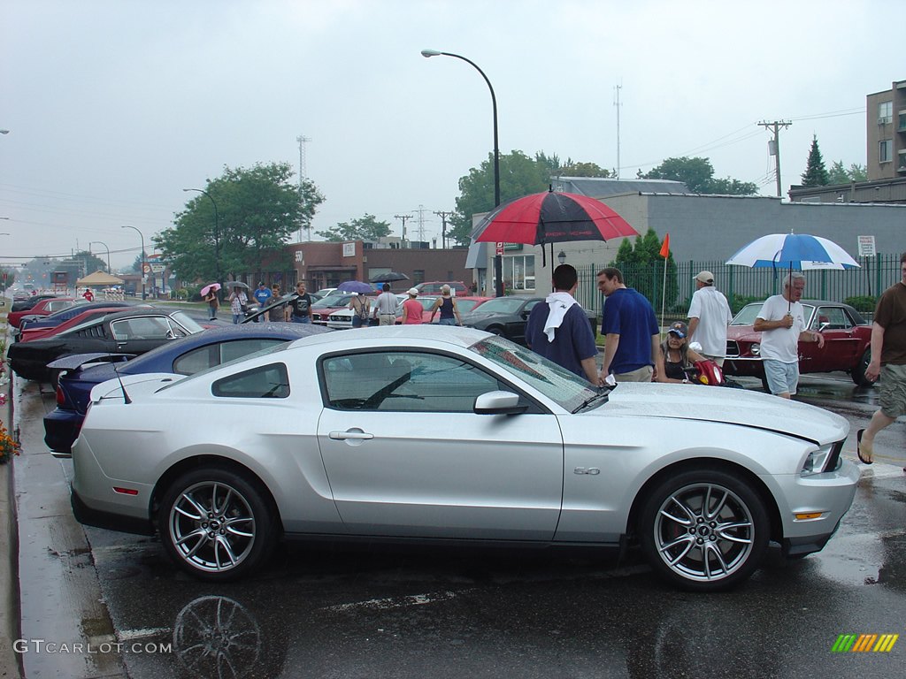 2011 Ford Mustang GT in Ingot Silver Metallic