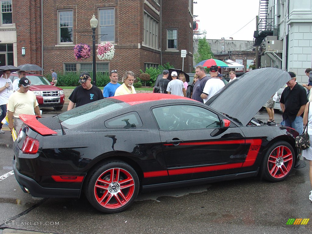 2012 Boss 302 Laguna Seca model, in Black/Red