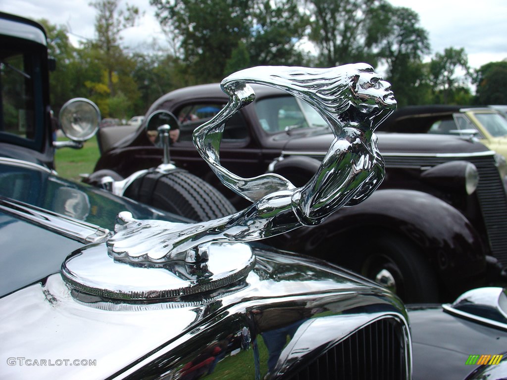 1931 Studebaker President State Sedan, Hood Orniment