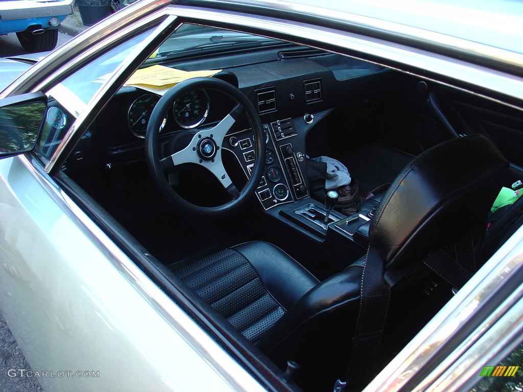 1972 DeTomaso Pantera, Interior