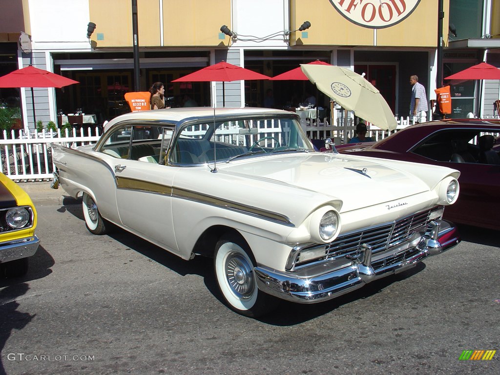 Ford Fairlane