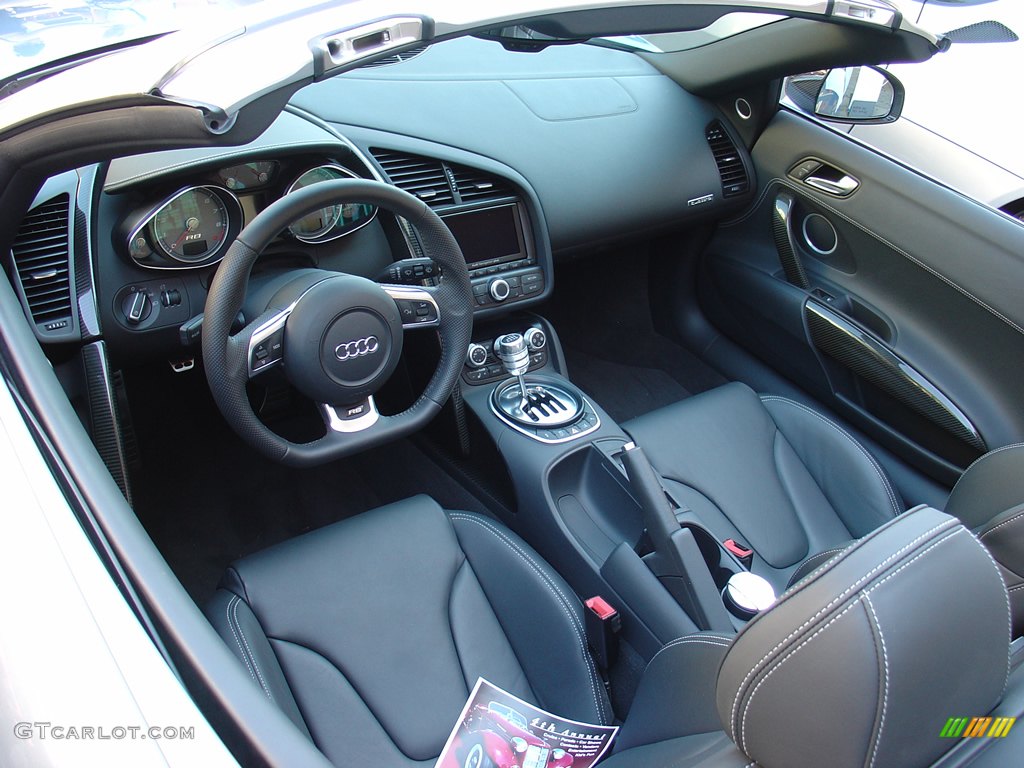 2011 Audi R8 Spyder interior
