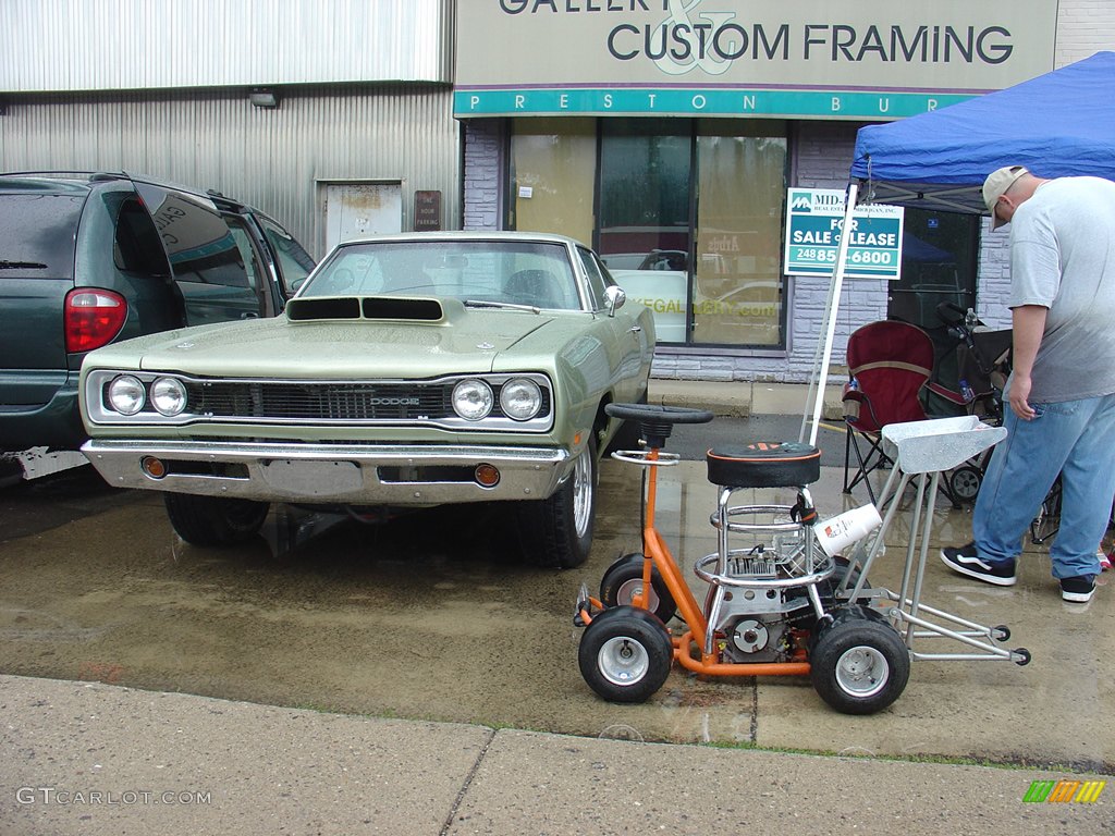 Gas Powered Bar Stool @ the Woodward Dream Cruise